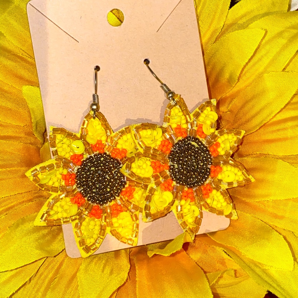 Beaded sunflower earrings 🌻